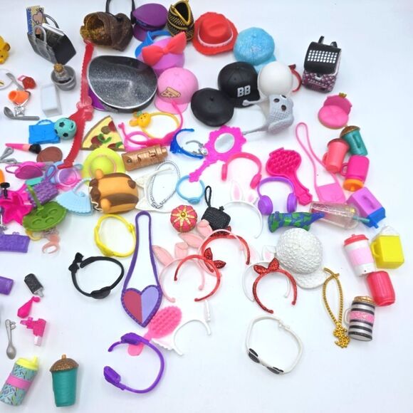 LOL Surprise TOTS Lil Sisters and OMG Accessories - Picture 16 of 16